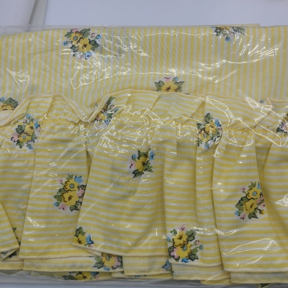 Vintage Floral Pillowcase Set (2 pieces) / Yellow - Picture 1 of 3